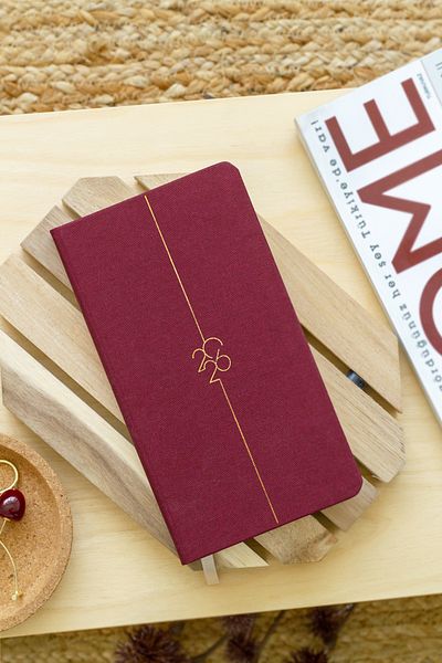 Matt Notebook Εβδομαδιαία λινό τσέπη Ατζέντα 2026 Έτος 12 μηνών Μπορντό