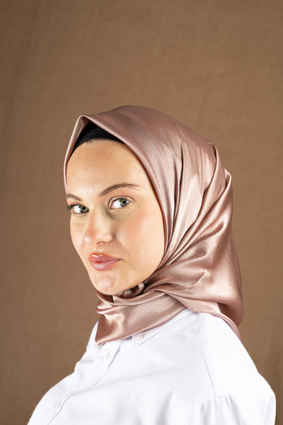 Akel Μονόχρωμο κασκόλ Aura - Κομψή επιλογή για καθημερινά και ειδικά συνδυασμούς