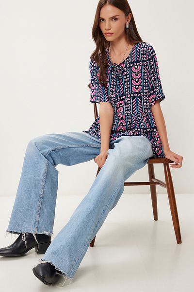 Happiness İstanbul Women's Black Pink Patterned Flounced Viscose Blouse Dd01360
