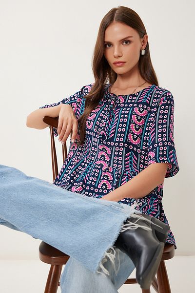 Happiness İstanbul Women's Black Pink Patterned Flounced Viscose Blouse Dd01360