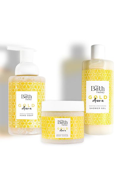 THE BATH FACTORY مقشر الجسم جولد أورا + جل الاستحمام جولد أورا + صابون رغوة جولد أورا