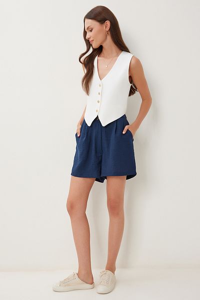 Happiness İstanbul Women's Navy Blue Pocketed Mini Linen Shorts Ub00406