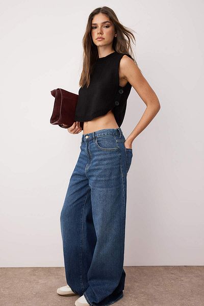 Trendyol Collection Black Crop Soft Textured Buttoned Knitwear Sweater Twoaw25Sv00013