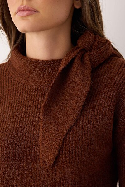 Trendyol Collection Pulover de tricotaj maro cu detaliu guler șal TWOAW26KZ00031
