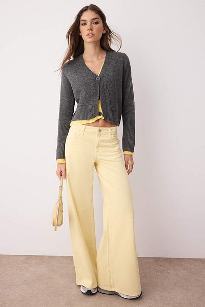 Trendyol Collection Gray Crop Color Block V-Neck Soft Textured Knitwear Cardigan Twoaw26Hi00069