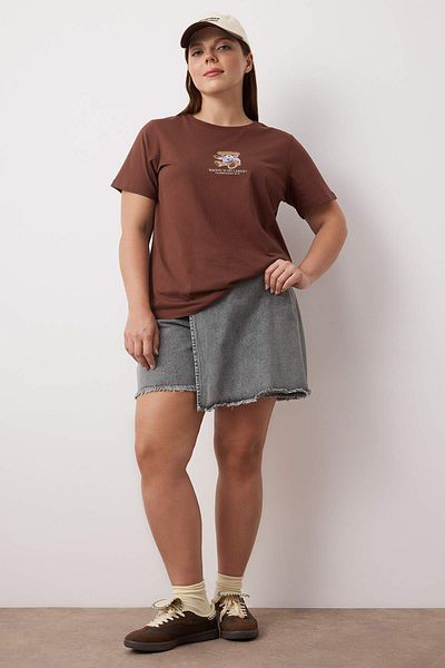 Trendyol Curve Brown Regular Fit Cherry Printed Large Size T-Shirt Tbbss25Bf00017
