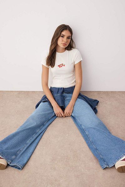 Trendyol Collection Ecru Cotton Tomato Printed Body Fitting Stretchy Knitted T-Shirt Twoss25Ts00095