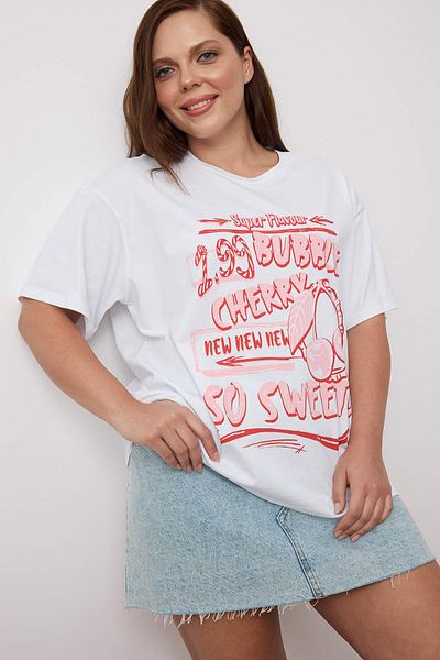 Trendyol Curve Λευκό 100% μονόχρωμο μπλουζάκι με στάμπα Oversize/Comfortable Cut Πλεκτό μπλουζάκι μεγάλου μεγέθους TBBSS25BF00082