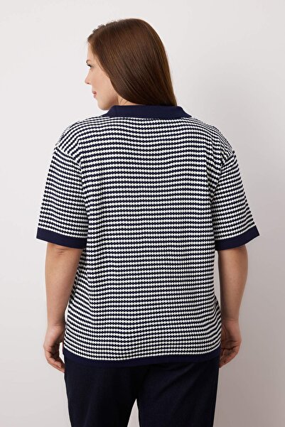 Trendyol Curve Темно-синя блуза з коміром-поло в смужку зі светром TBBSS25AF00115