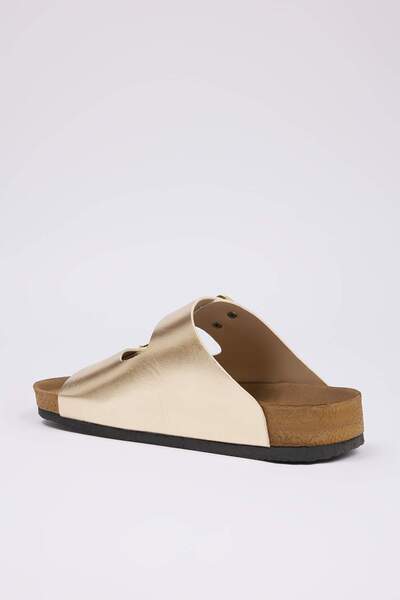 TRENDYOL SHOES Χρυσές γυναικείες παντόφλες με διπλή πόρπη TAKSS24TE00004