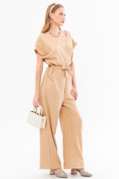 armonika Γυναικεία ολόσωμη φόρμα με φαρδύ πόδι σε μπεζ διπλό στήθος με λαιμόκοψη και λεπτομέρεια V με τσέπες - ARM-24Y 001073