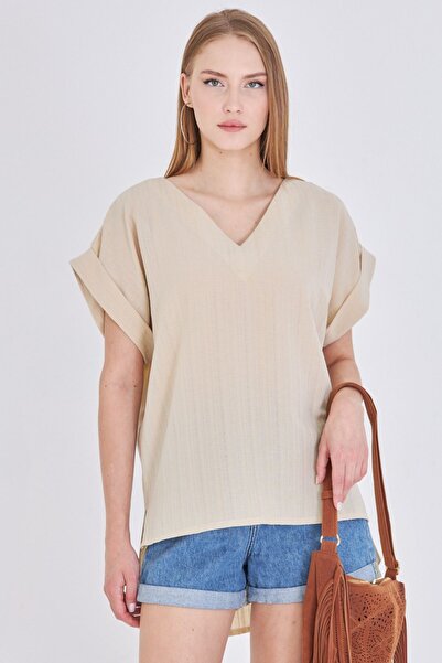 armonika Γυναικεία κρεμ μπλούζα με λαιμόκοψη V με σχισμές στο πλάι και μακριά μανίκια στην πλάτη με λεπτομέρεια oversize ARM-24Y001074