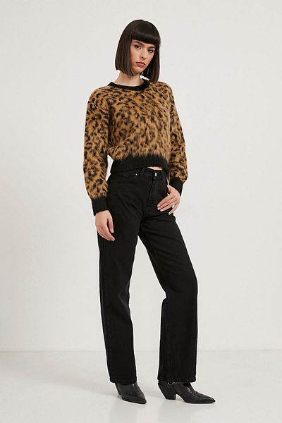 Arma Life Pulover crop scurt cu decolteu pentru femei, cu imprimeu leopard