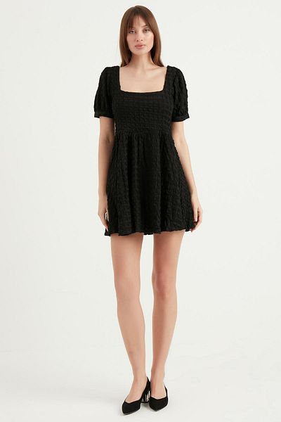 Chiquelle Mini rochie neagră cu mânecă scurtă 5058