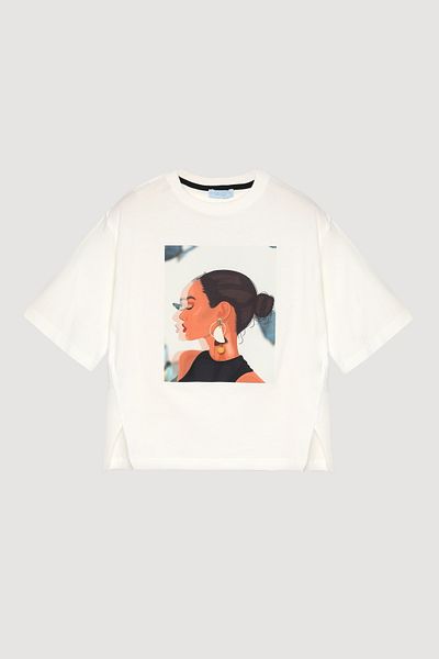 Quzu Portrait Printed Side Slit Oversize T-Shirt Ecru