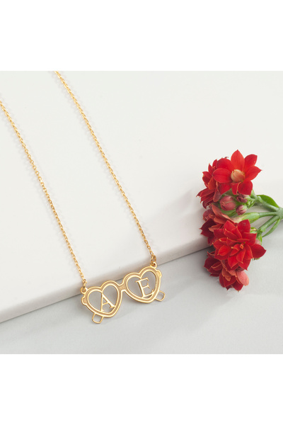 DIZY SILVER KİŞİYE ÖZEL HARF GÖZLÜK KOLYE, 925 AYAR GÜMÜŞ, 22K ALTIN KAPLAMA, KALP FORMUNDA ROMANTİK TASARIM