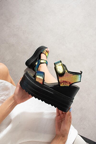 Modanizm صندل رياضي بكعب ويدج أسود من Hypie