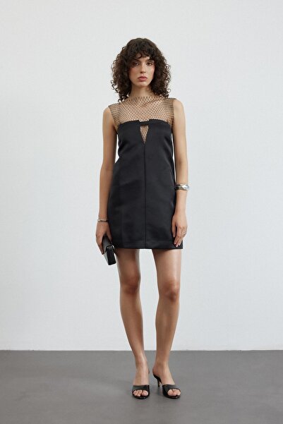 Seniorah Μαύρες γυναικείες παντόφλες με τακούνι από λουστρίνι με μονό λουράκι