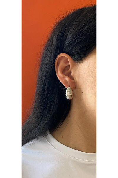 marsel aksesuar Xuping Streaked Curved Silver Hoop Earrings