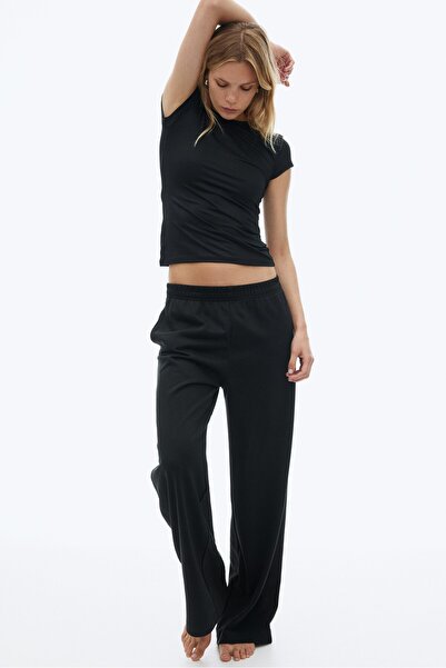 H&M Bedene Oturan Tişört