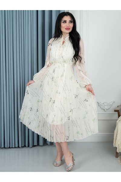 Nice Model Elegant Floral Chiffon Maxi Dress with Long Sleeves - White Bohemian Wedding Guest Outfit for Women