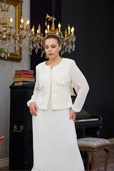 QUİZAS فستان داخلي من Quizas Pilise مع زينة ثلاثية الأبعاد وسترة مطرزة باللؤلؤ