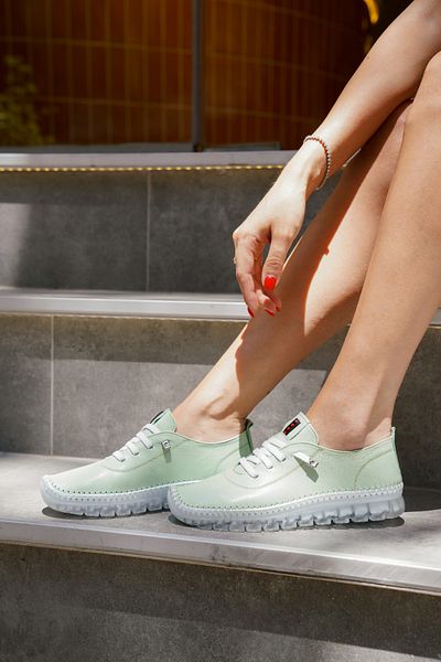 lovitto Soft Sole Inside and Outside Genuine Leather Women's Water Green Shoes