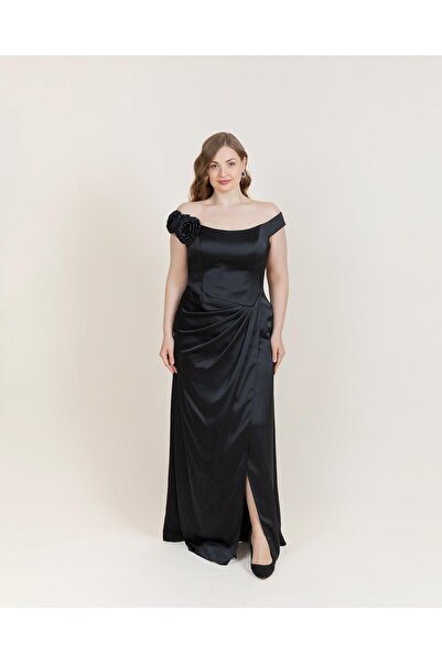DORİDORCA 7081 Büyük Beden Kayık Yaka Omuz Gül Detay Saten Drapeli Uzun Elbise