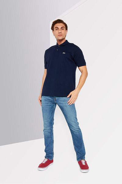 Lacoste قميص بولو رجالي بقصّة عادية وأكمام قصيرة وشعار العلامة التجارية، أزرق داكن
