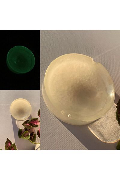 MISS GOLDEN White Pearlescent and Phosphorescent Neon Green Color Round Shape Ashtray Handmade Epoxy Gift