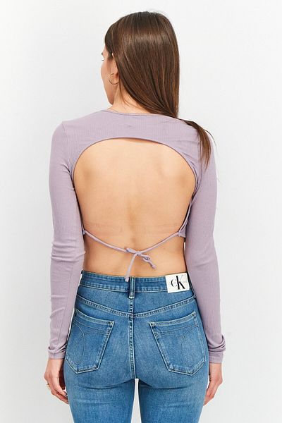 Monki بلوزة نسائية بفتحة رقبة دائرية وأكمام طويلة ومضلعة وظهر مفتوح، لون لافندر