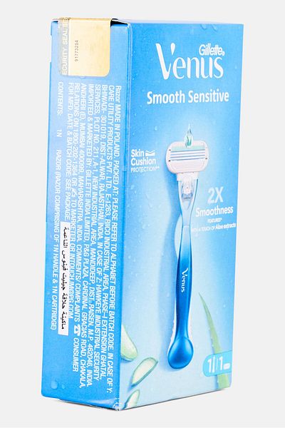 Gillette Women Venus Smooth Sensitive Shaving Razor With Aloe Extracts, Blue