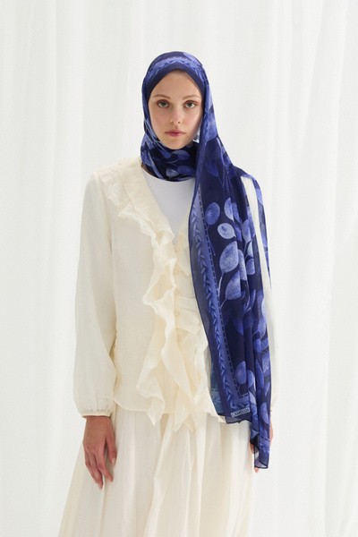 cs camellia scarf Şal din crep de mătase Camellia - Albastru închis