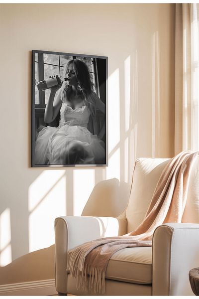 21mxm Vintage Photography Poster, Feminist Street Style, Black & White Canvas, Rebel Muse 2025