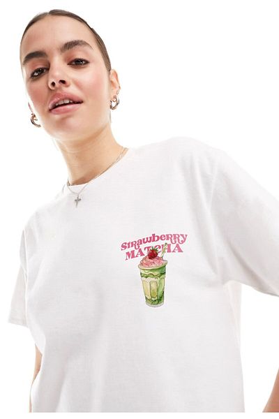 The Champ Clothing Tricou oversize alb pentru femei – Model grafic din bumbac de vară cu imprimeu Strawberry Matcha