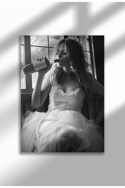 21mxm Vintage Photography Poster, Feminist Street Style, Black & White Canvas, Rebel Muse 2025