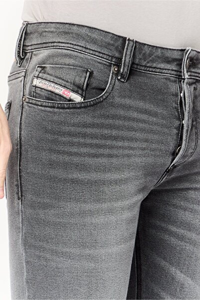 Diesel Men Troxer Skinny Fit Washed Stretchable Denim Jeans, Grey