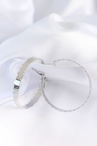 MBB ETİCARET Brass Silver Color Serrated Hoop Earrings