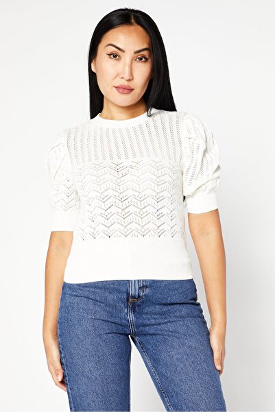 NA-KD بلوزة نسائية محبوكة بأكمام منتفخة وياقة دائرية، لون أبيض