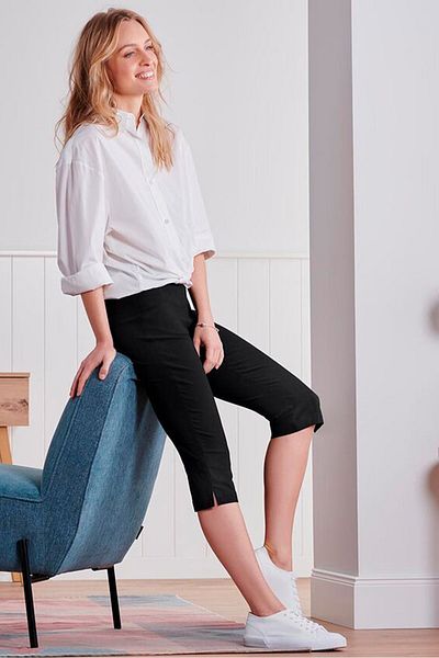 Tchibo Women Slim Fit Solid 3/4 Pants, Black