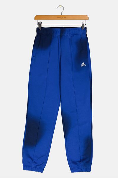adidas بنطال رياضي مناسب للتدريب بطبعة جرافيكية للأطفال، أزرق