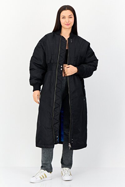 adidas سترة رياضية نسائية مناسبة للخارج، باللون الأسود