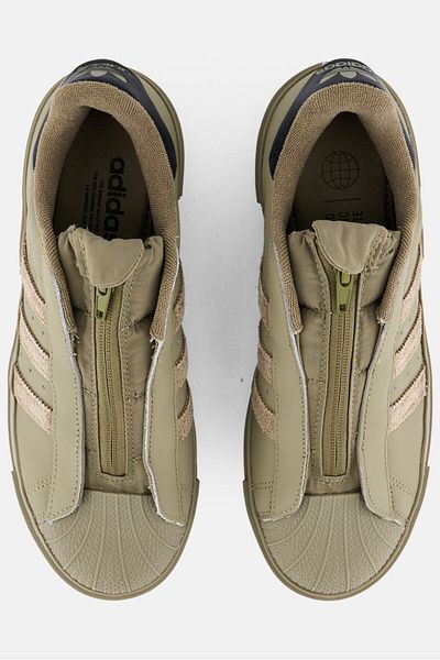 adidas حذاء نسائي Superstar Bonega X W بسحاب للإغلاق في الهواء الطلق، زيتوني