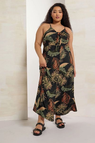 Stil Diva Plus Size Strap Chest Low-Cut Floral Pattern Maxi Dress 303485