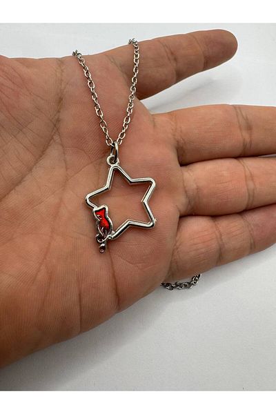 Herşey Nota Unisex Necklace with Red Star Detailed Cat Figure – Vibrant and Stylish Design