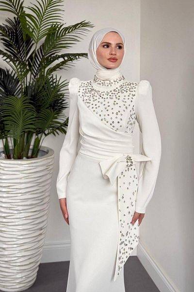 MERVEN AKYÜZ Βραδινό φόρεμα Lalissa Side Bow Stone Crepe Λευκό