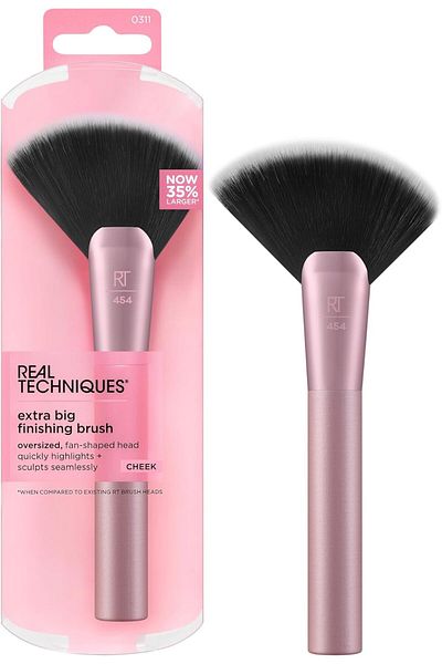 Real Techniques Extra Big Finishing Brush, Large Makeup Brush For Powder Bronzer, Highlight, & Conto