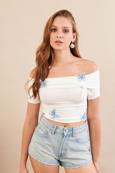 Cool & Sexy Γυναικεία Λευκή Μαντόνα Μπλούζα με λαιμόκοψη με λεπτομέρεια πεταλούδας FLU7268