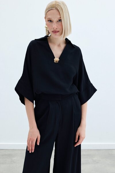 Sateen Блуза з аксесуарами - чорна