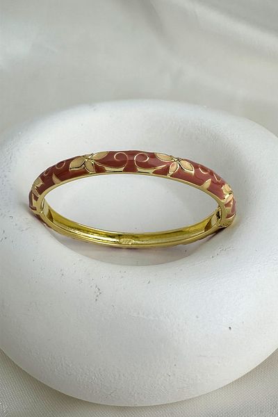 Modex Special Series Enameled Flower Detail Handcuff Bracelet (Diameter: 6cm)